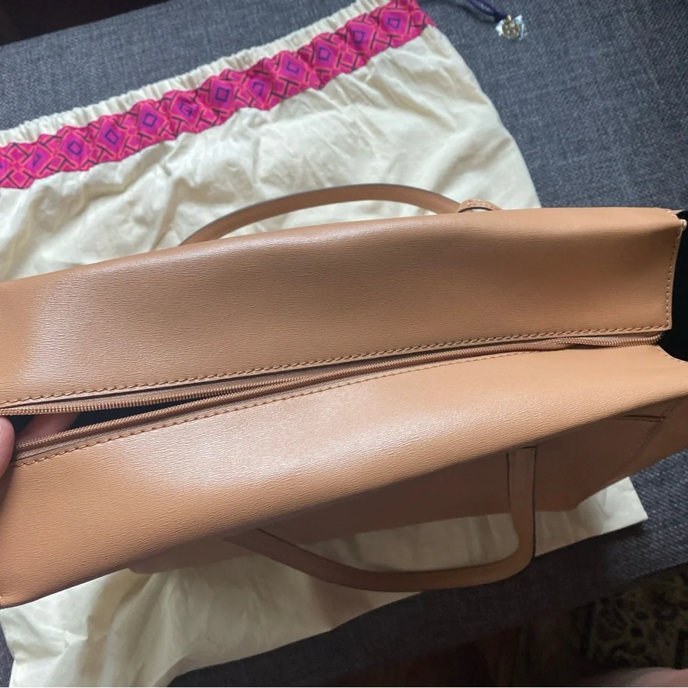 NWOT Tory Burch Beige Leather Parker Large Tote & Dust Bag